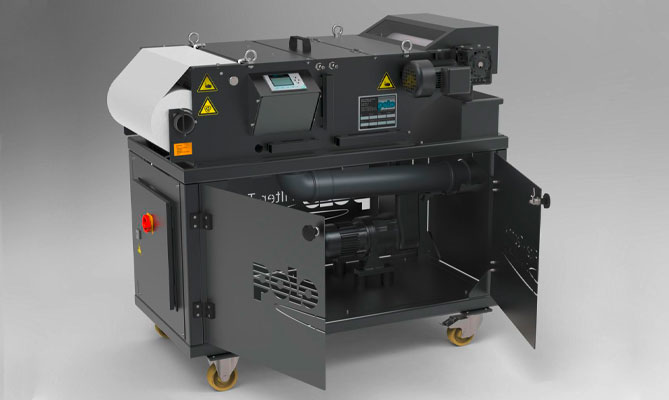 Mobiler Schrägbettfilter mit integrierter Ansaugpumpe. Die Anlage ist in RAL 7016 lackiert. 