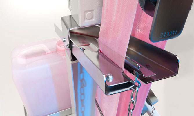 Das Band vom Bandskimmer wird läuft durch die Abstreifer